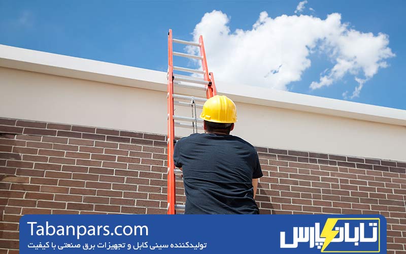 راهنمای جامع نصب نردبان کابل در پروژه های ساختمانی 2 نکات مهم ایمنی در نصب و استفاده از نردبان کابل در پروژه های ساختمانی