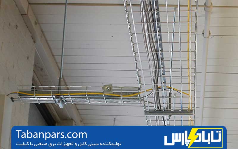 نحوه نصب سینی کابل روی سقف 2 رعایت الزامات ایمنی در حین نصب سینی کابل روی سقف